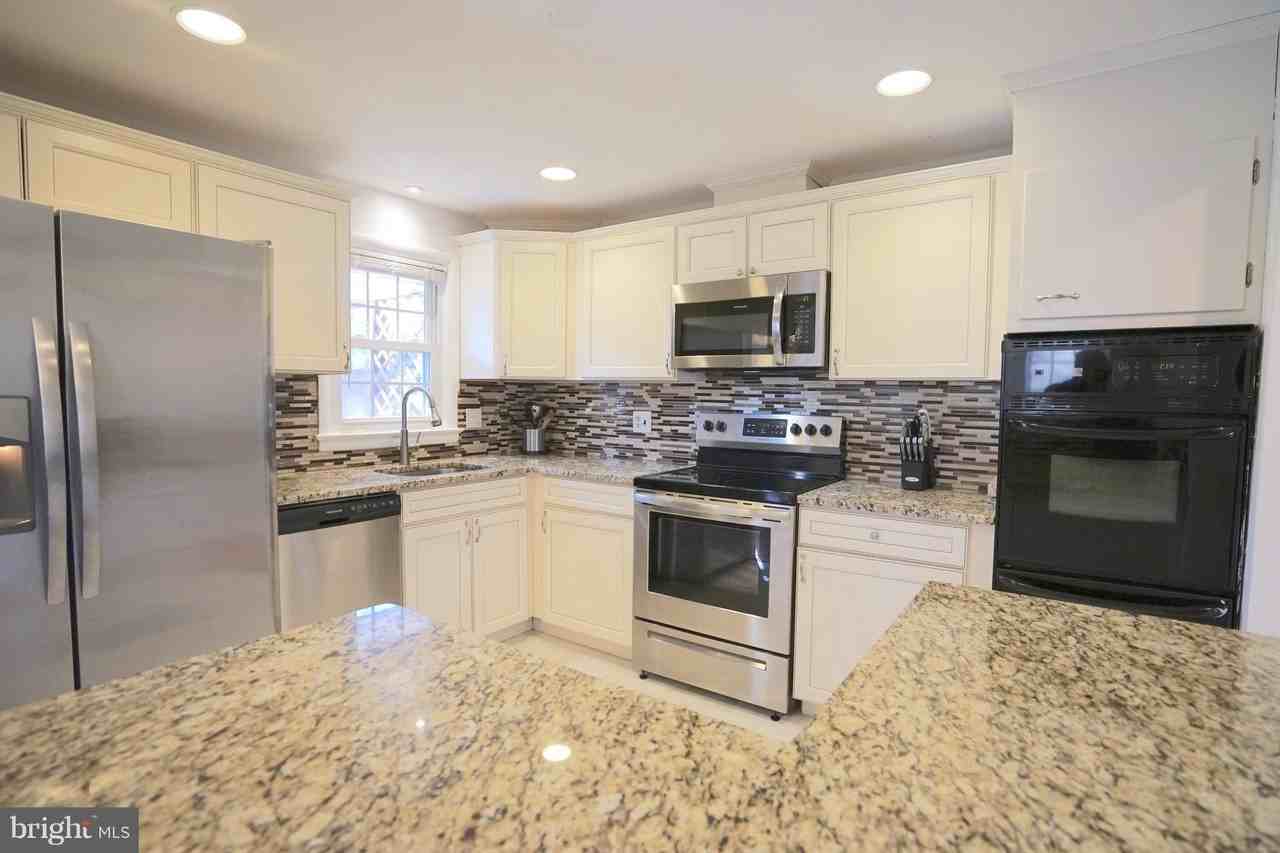 4218 University Dr - Photo 5 of 24
