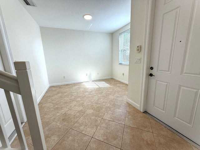 960 Millbrae Court - Photo 3 of 8