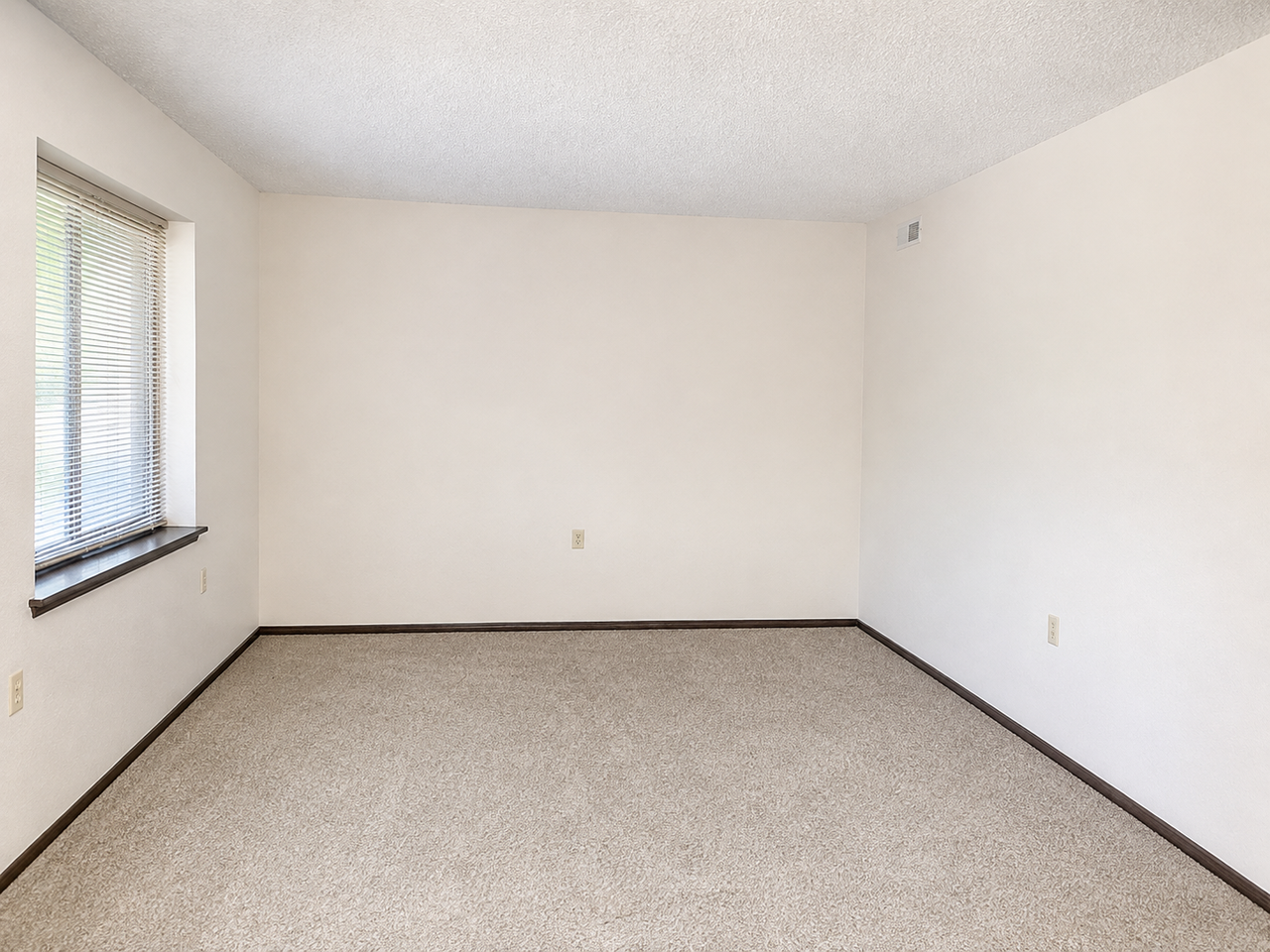 Hillcrest Manor - Photo 2 of 16