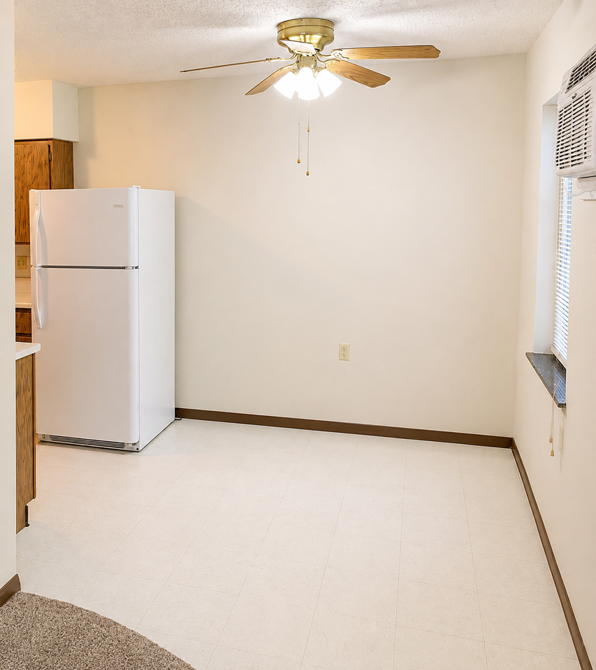 Hillcrest Manor - Photo 7 of 16