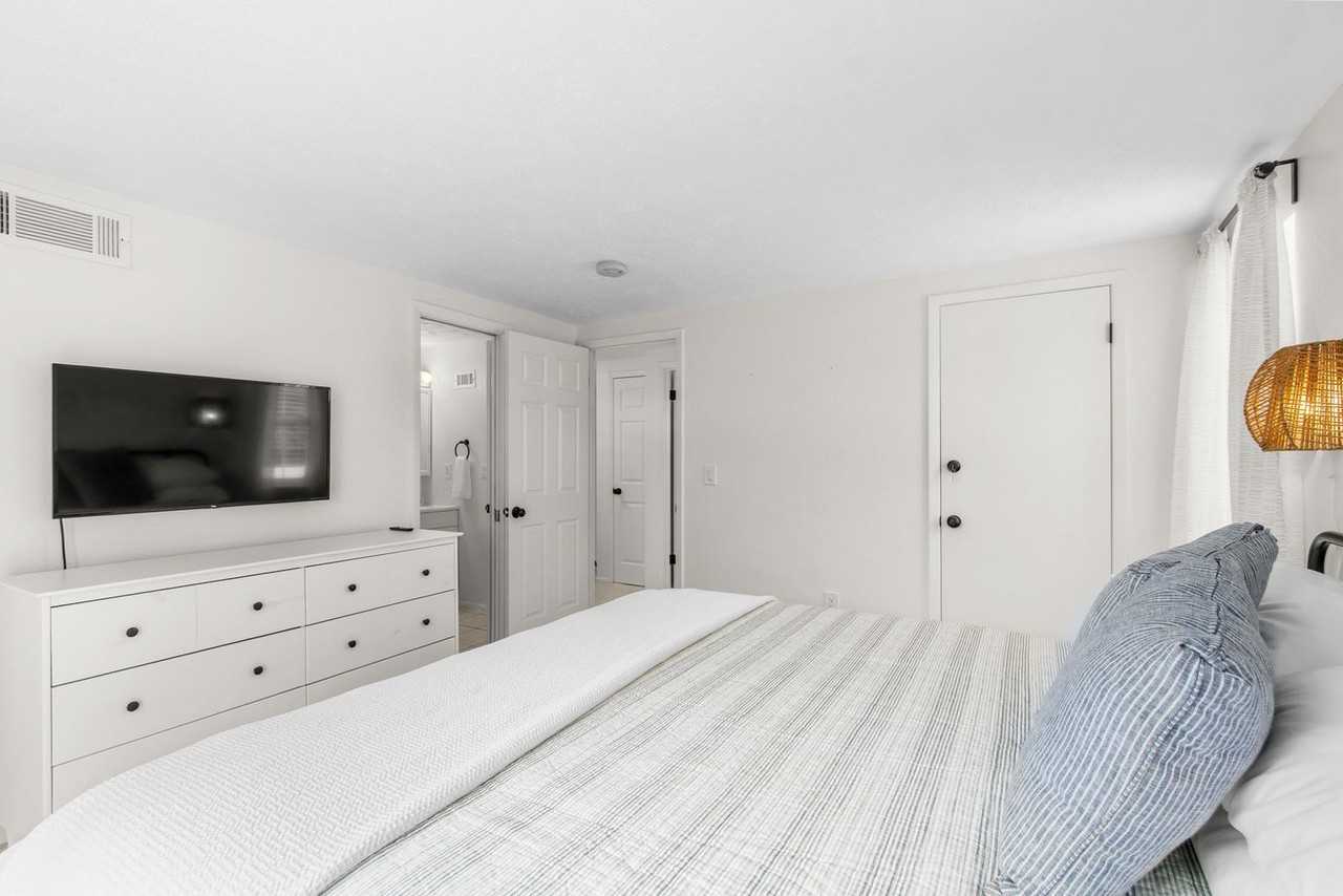 779 Saint Judes Dr N #1604522P - Photo 6 of 26