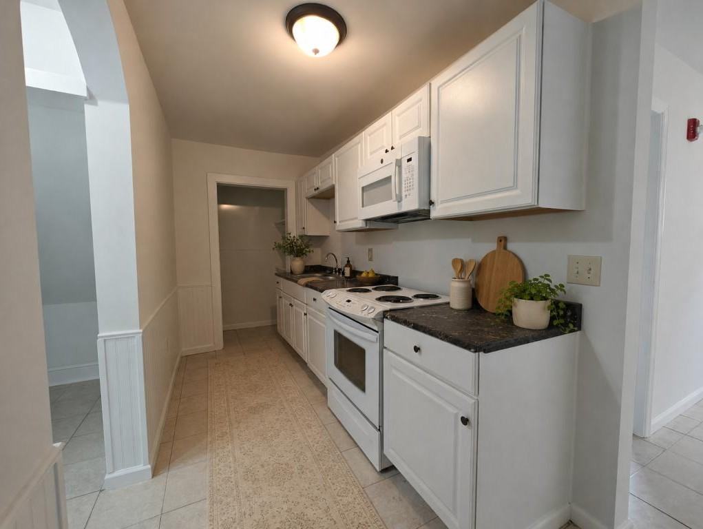 380 E Chestnut St - Photo 2 of 7