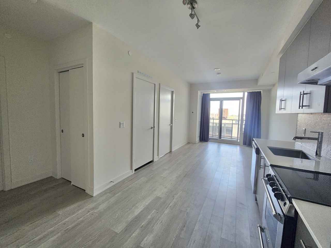 212 King William Street #723 - Photo 2 of 27