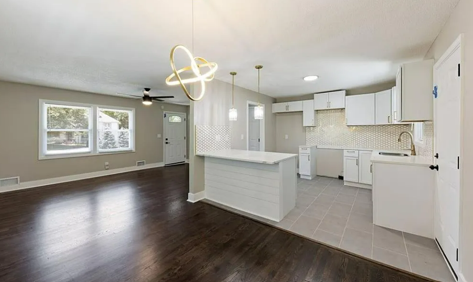 11207 Monroe Ct - Photo 3 of 11