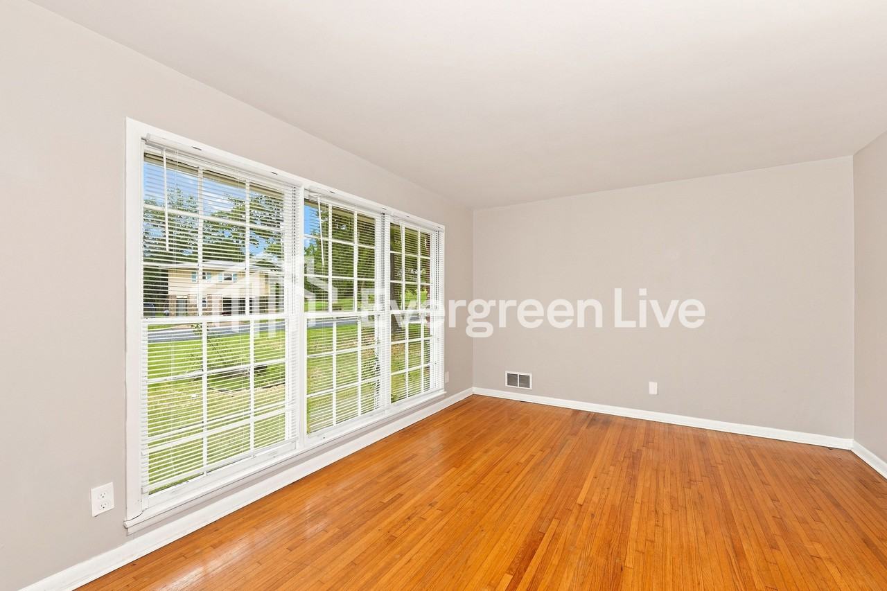 1021 Hagwood Rd - Photo 2 of 15