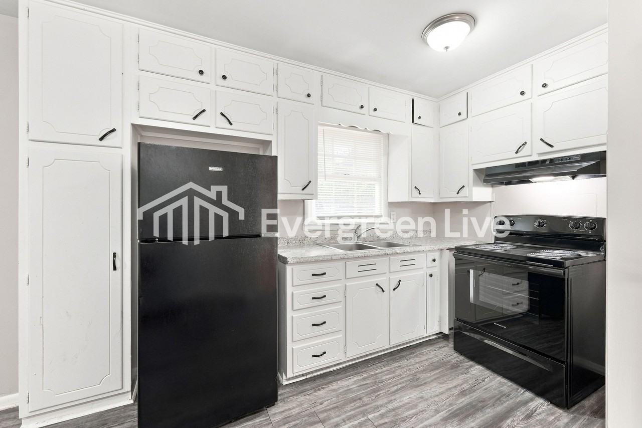 1021 Hagwood Rd - Photo 4 of 15