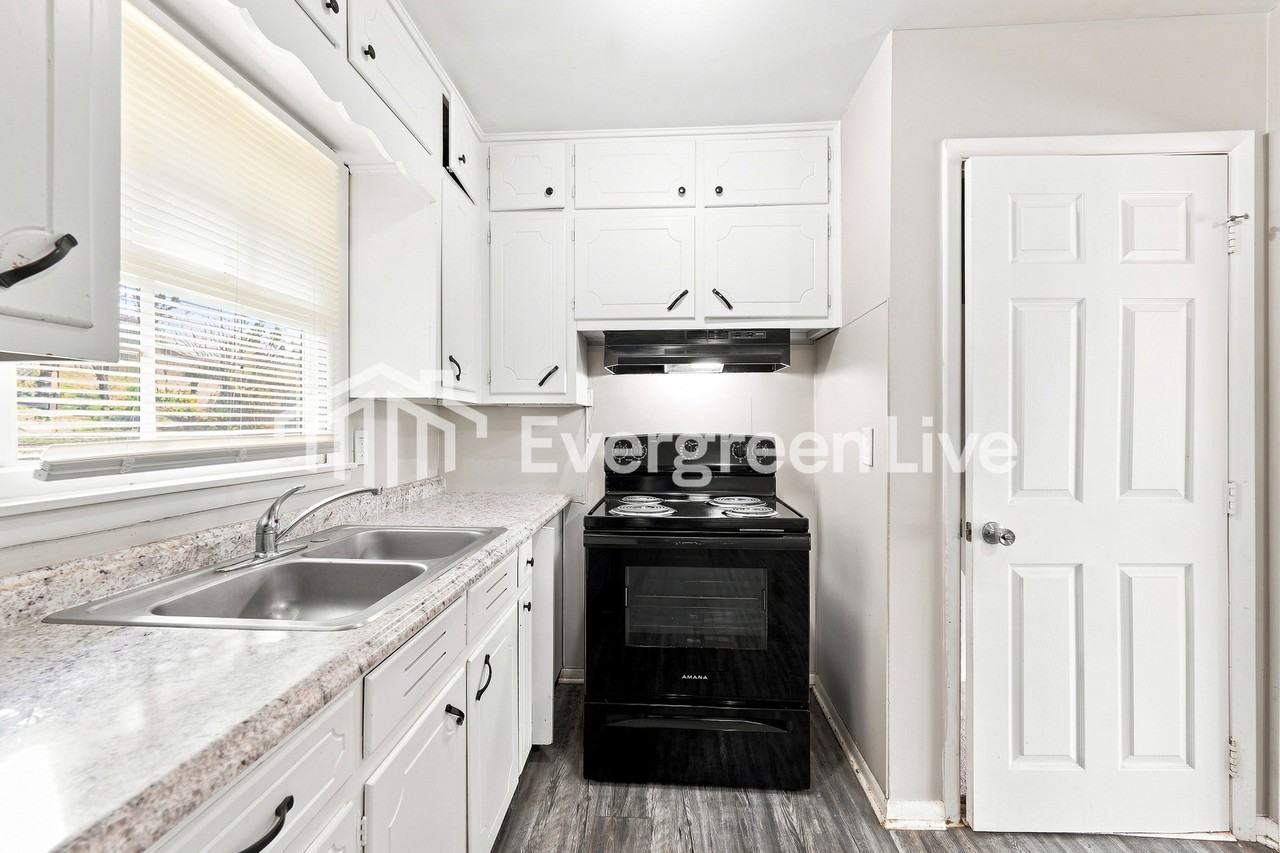 1021 Hagwood Rd - Photo 5 of 15