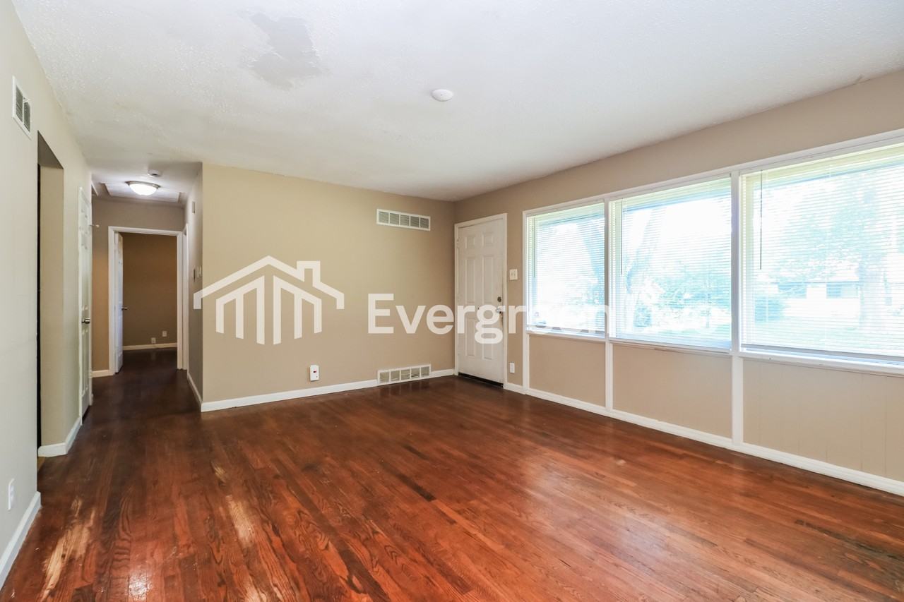 8366 Gladys Dr - Photo 3 of 15