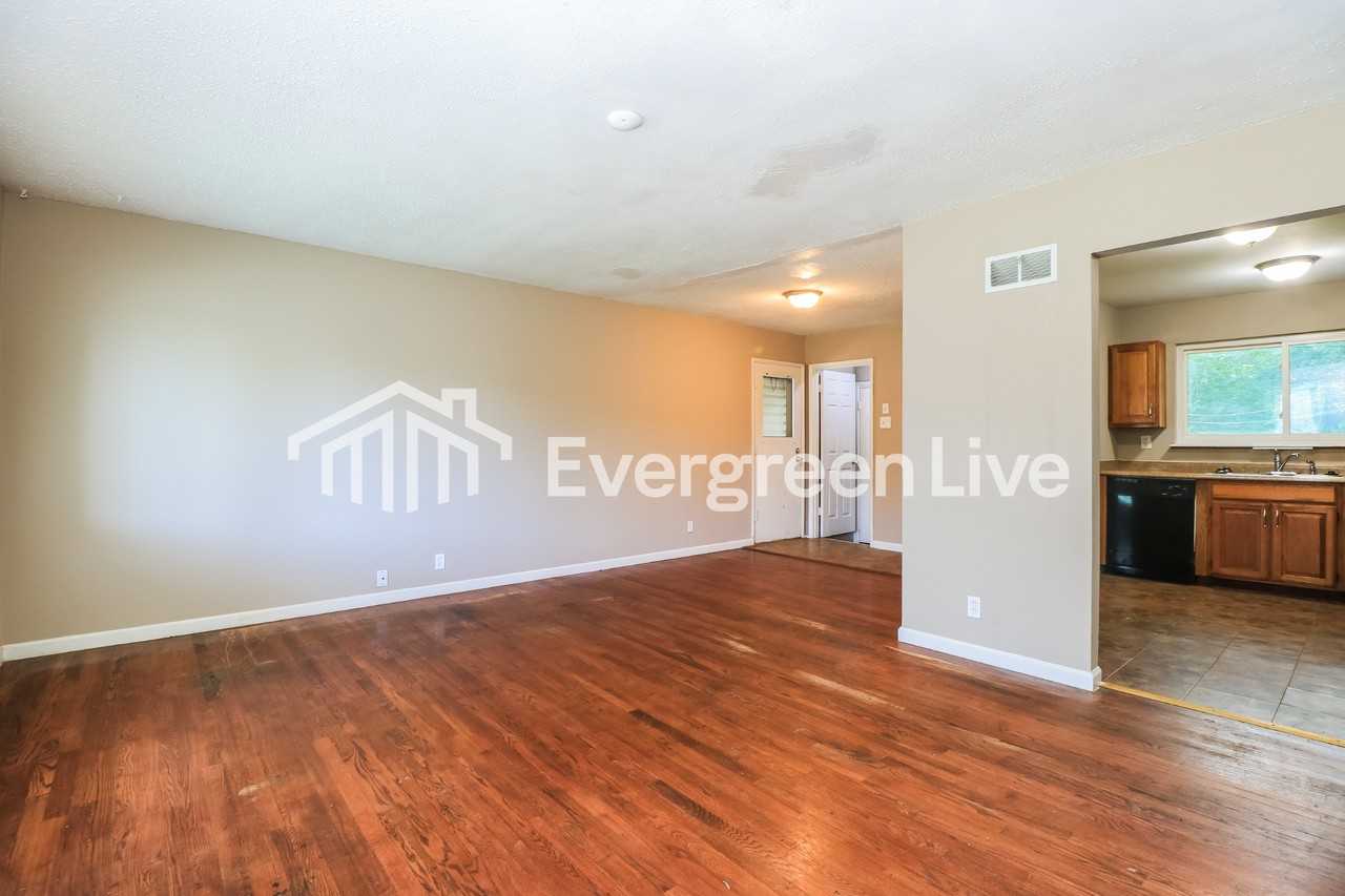 8366 Gladys Dr - Photo 4 of 15