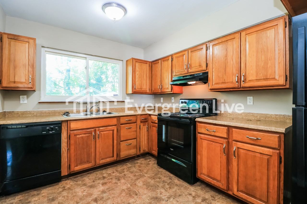 8366 Gladys Dr - Photo 5 of 15