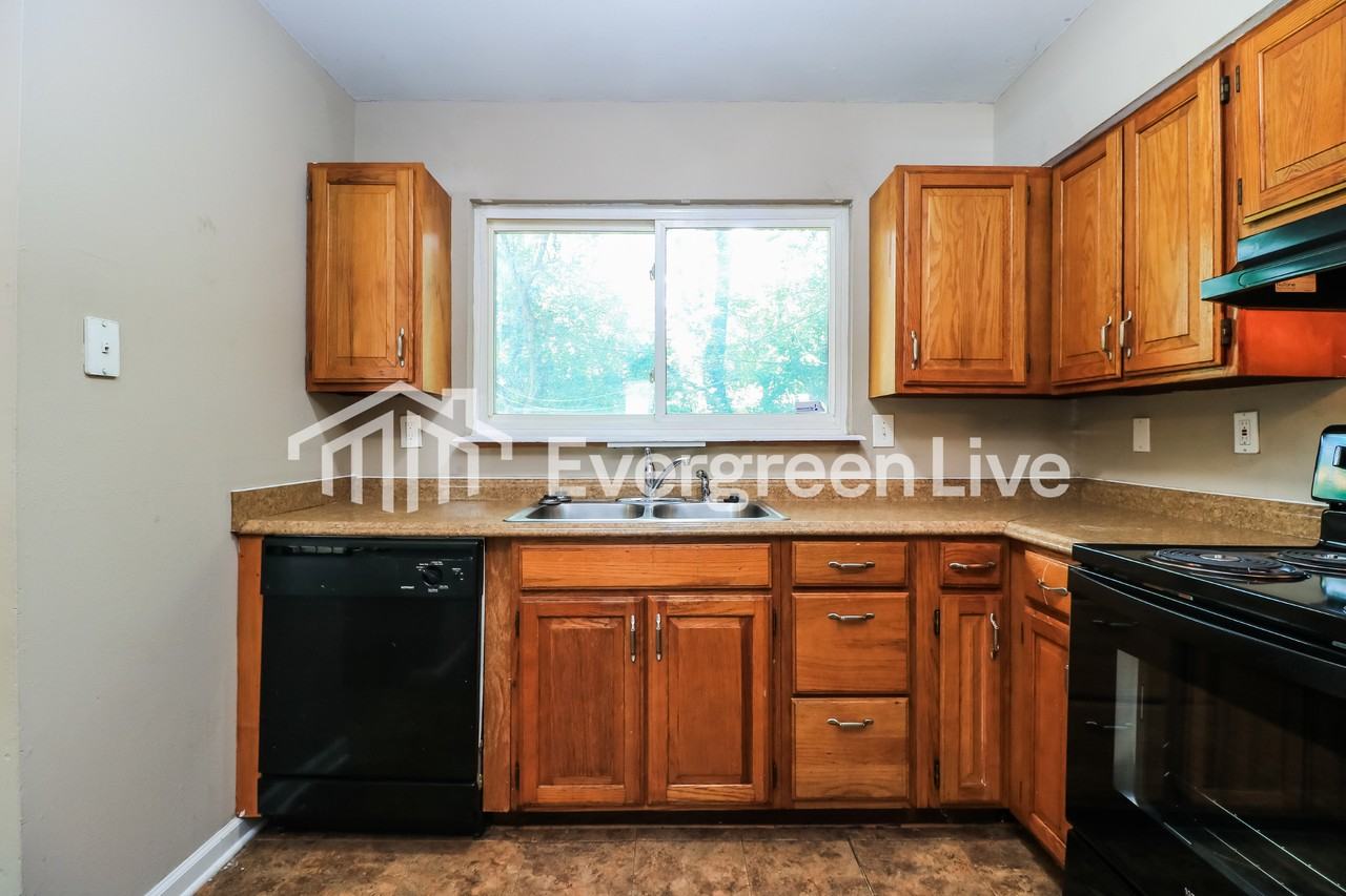 8366 Gladys Dr - Photo 6 of 15