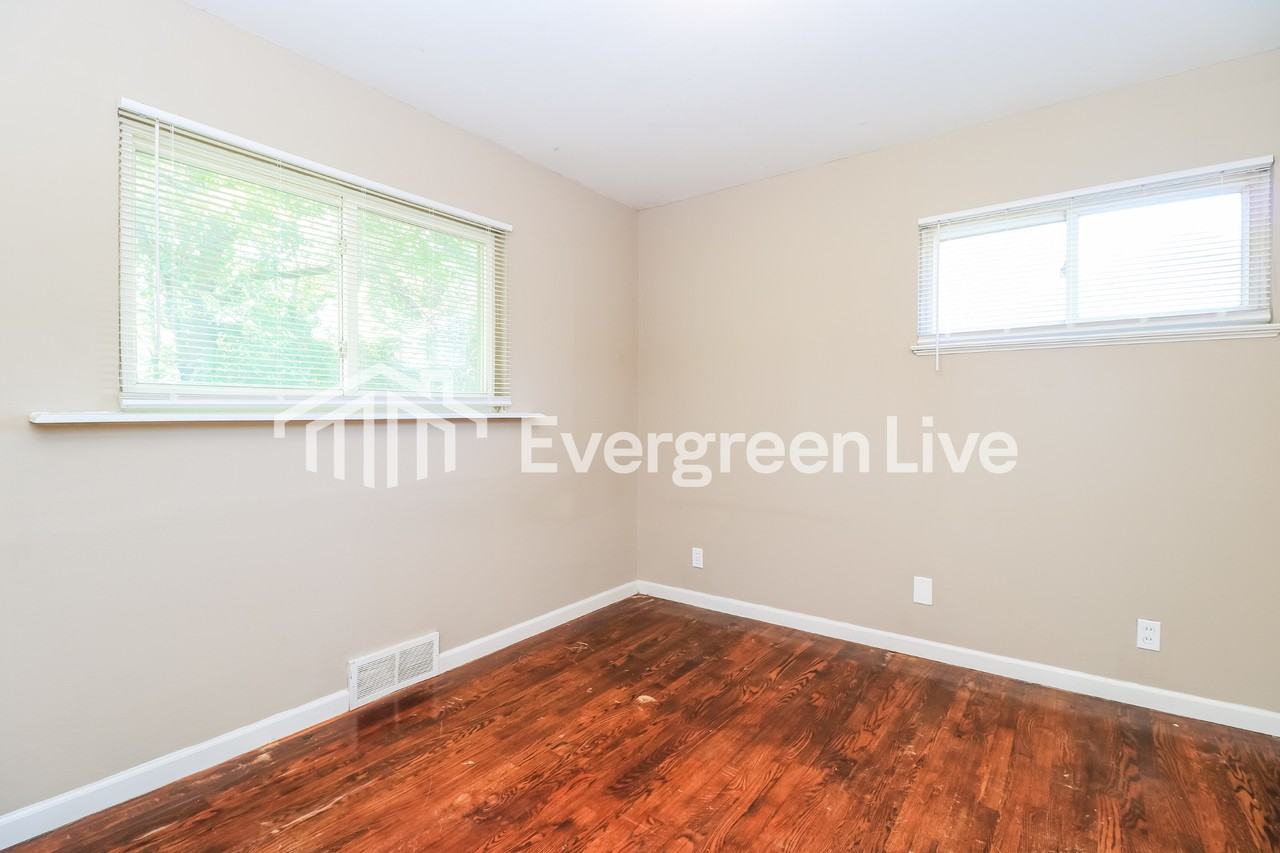 8366 Gladys Dr - Photo 7 of 15