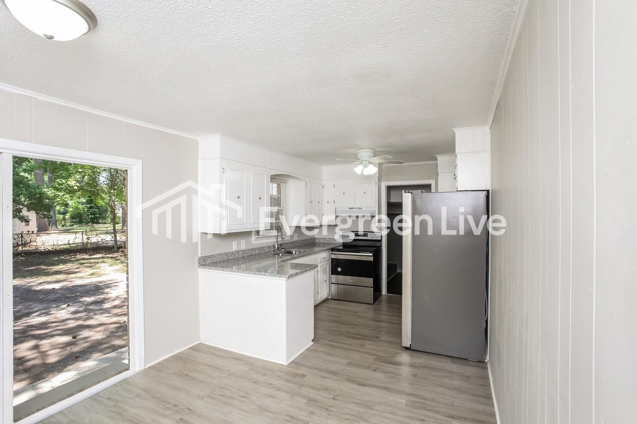 4725 Bonnie Forest Blvd - Photo 3 of 15