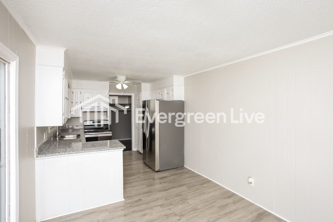 4725 Bonnie Forest Blvd - Photo 4 of 15