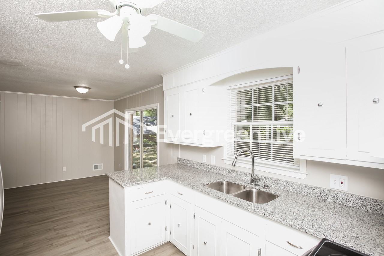 4725 Bonnie Forest Blvd - Photo 5 of 15
