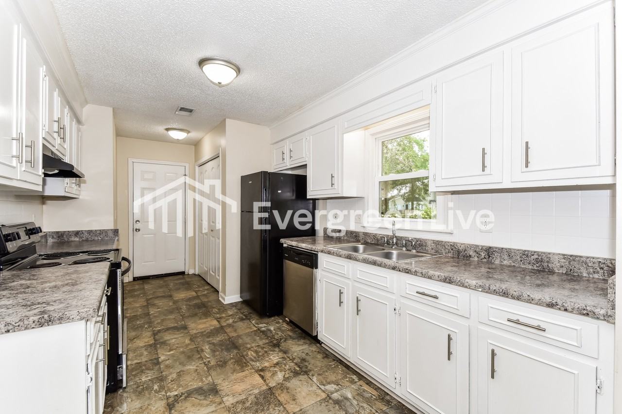 212 Braewick Rd - Photo 4 of 15