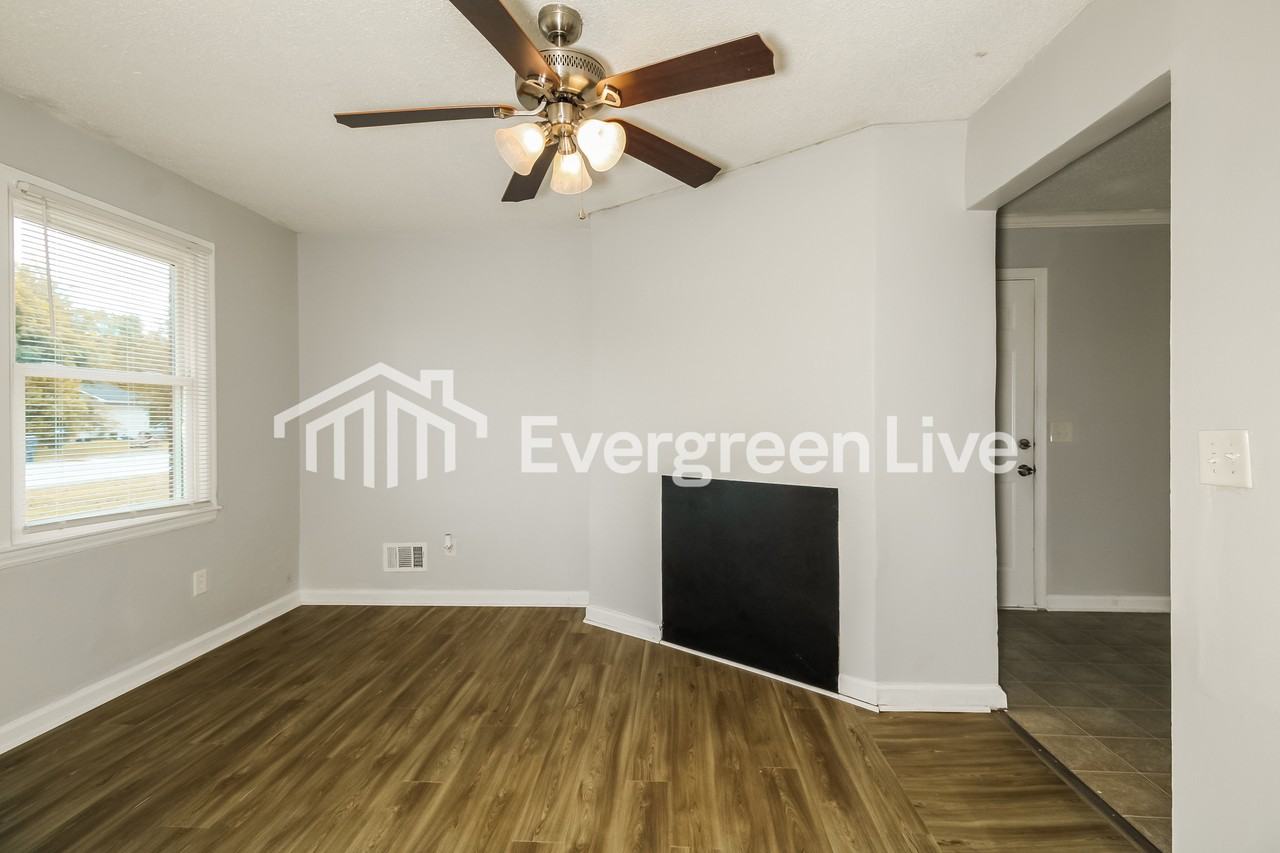 225 Oakglenn Dr - Photo 2 of 13