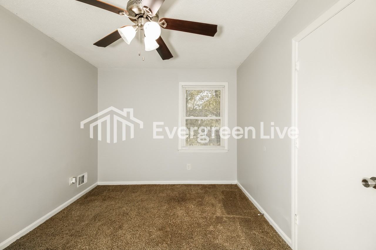 225 Oakglenn Dr - Photo 5 of 13