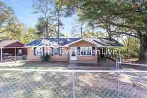 featured image of 404 Richcreek Rd