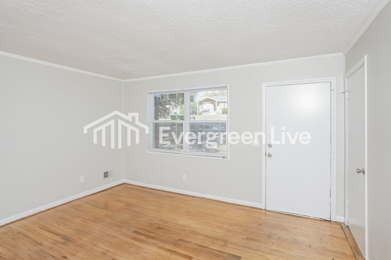 404 Richcreek Rd - Photo 3 of 15