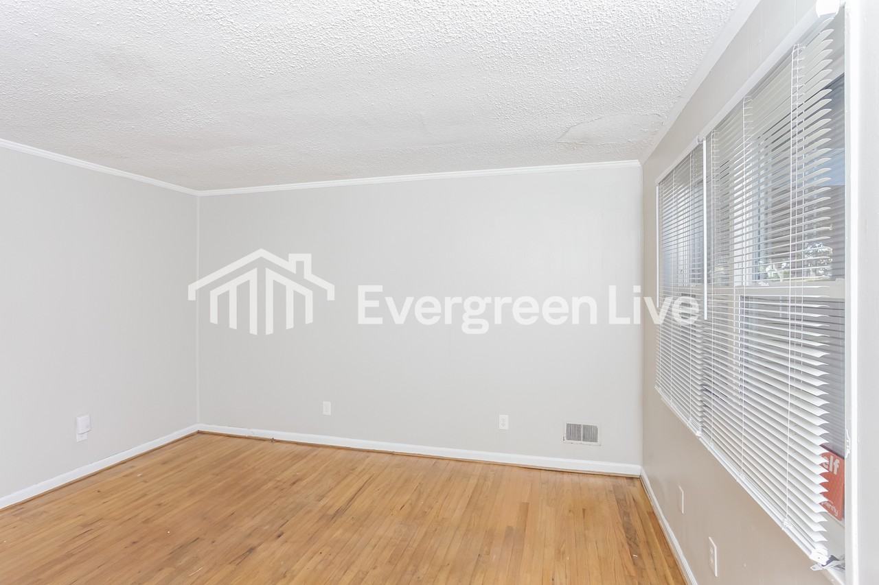 404 Richcreek Rd - Photo 4 of 15