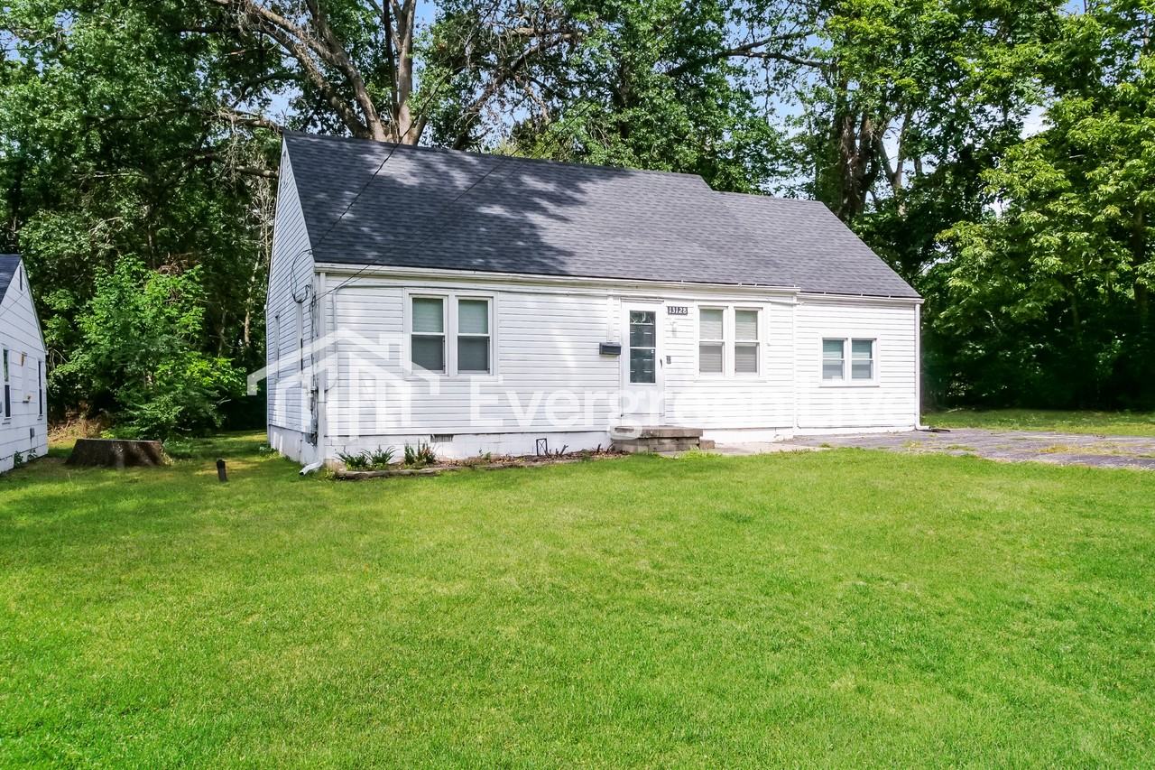 13128 Parker Ave - Photo 2 of 15