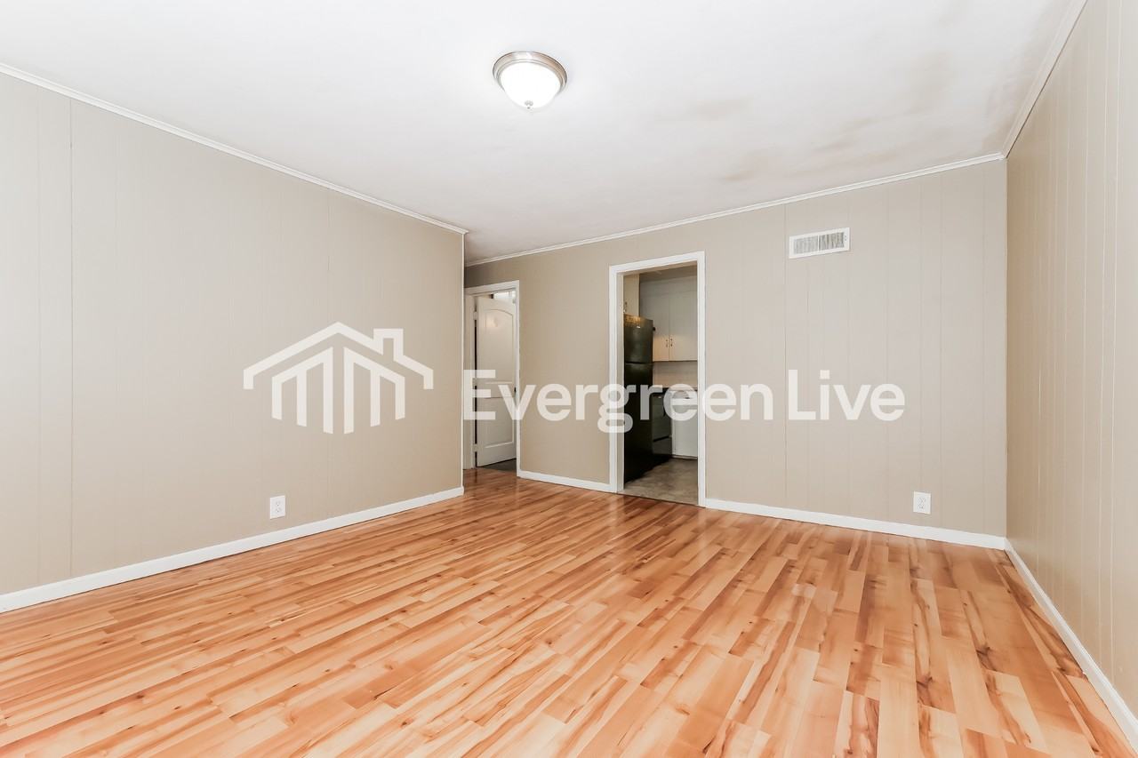 13128 Parker Ave - Photo 5 of 15