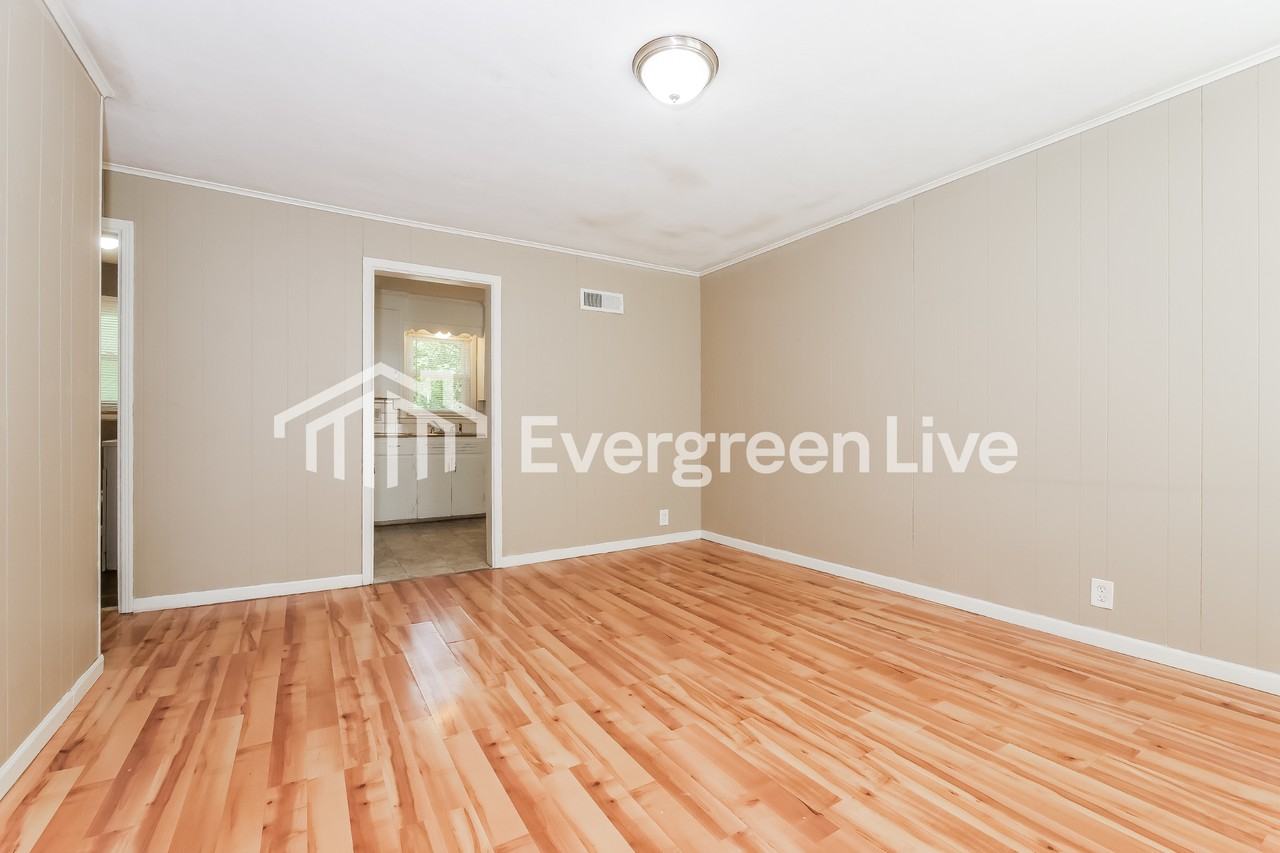 13128 Parker Ave - Photo 6 of 15