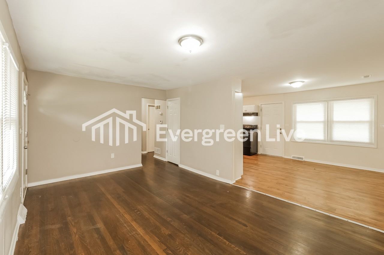 11213 Crystal Ave - Photo 5 of 15