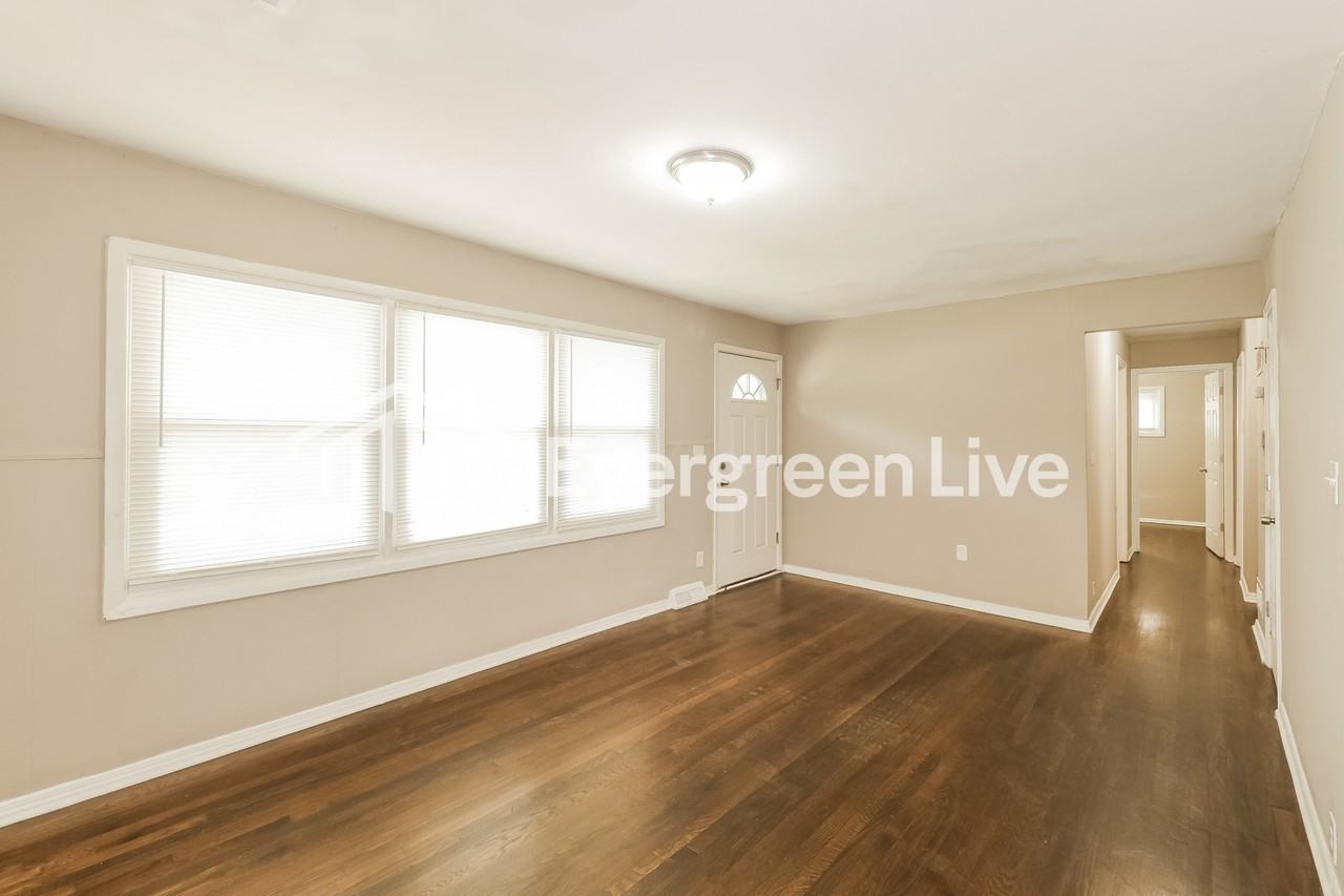 11213 Crystal Ave - Photo 6 of 15