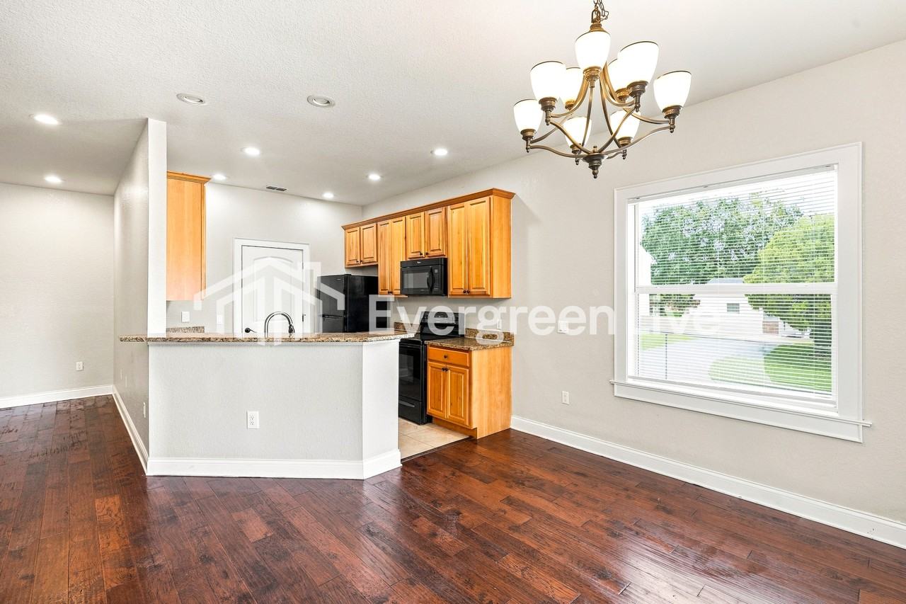 4922 Bobbie Ave - Photo 4 of 15