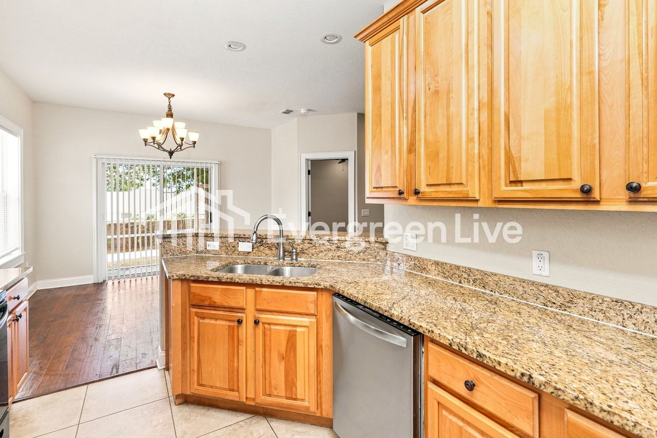 4922 Bobbie Ave - Photo 5 of 15