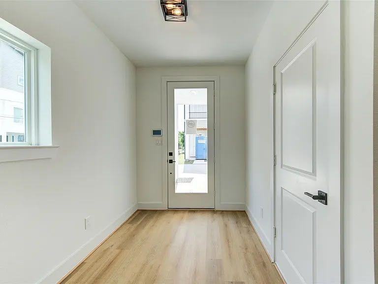 4035 Buck St - Photo 3 of 47