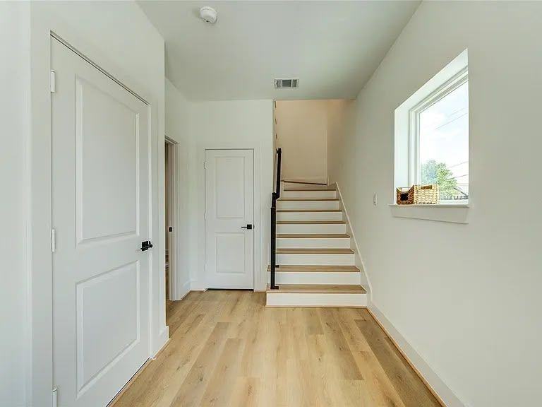 4035 Buck St - Photo 5 of 47