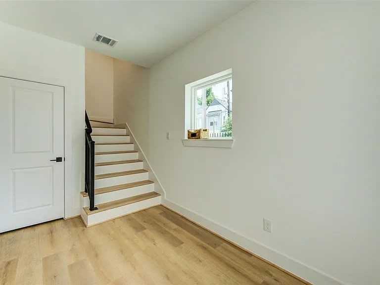4035 Buck St - Photo 6 of 47