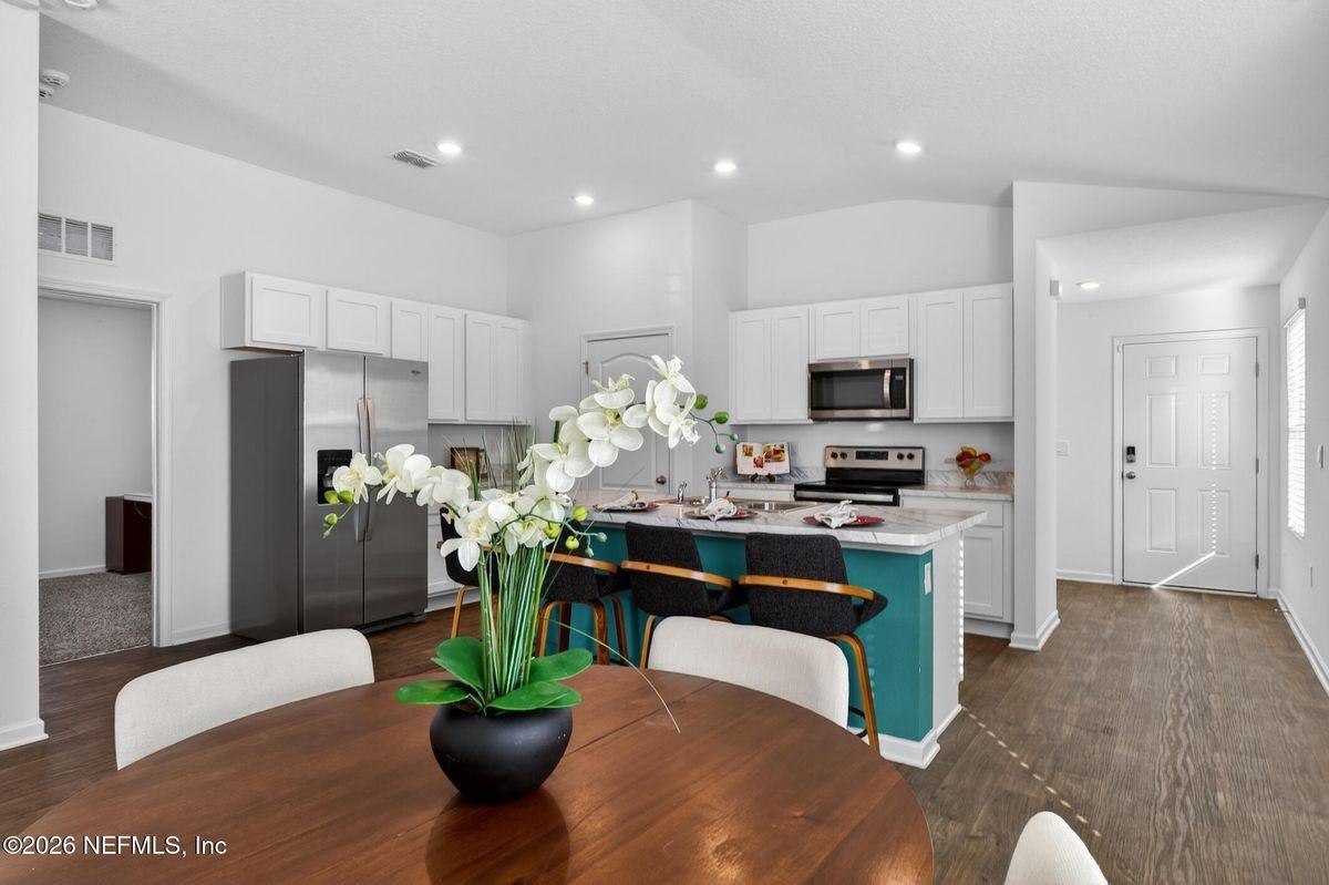 163 Silver Birch St - Photo 4 of 19