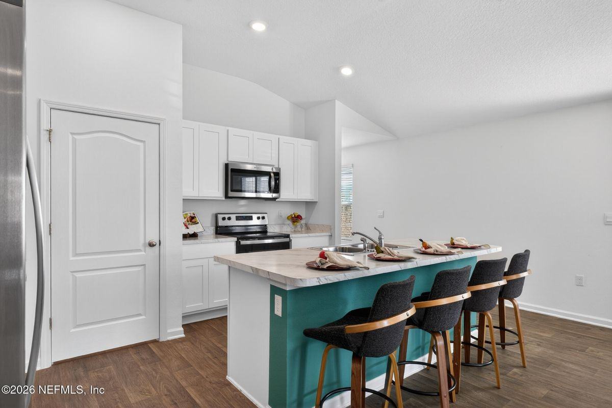 163 Silver Birch St - Photo 6 of 19