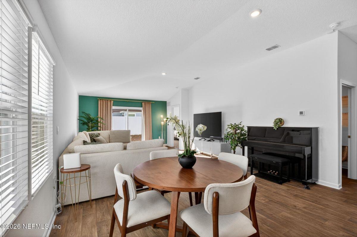 163 Silver Birch St - Photo 7 of 19