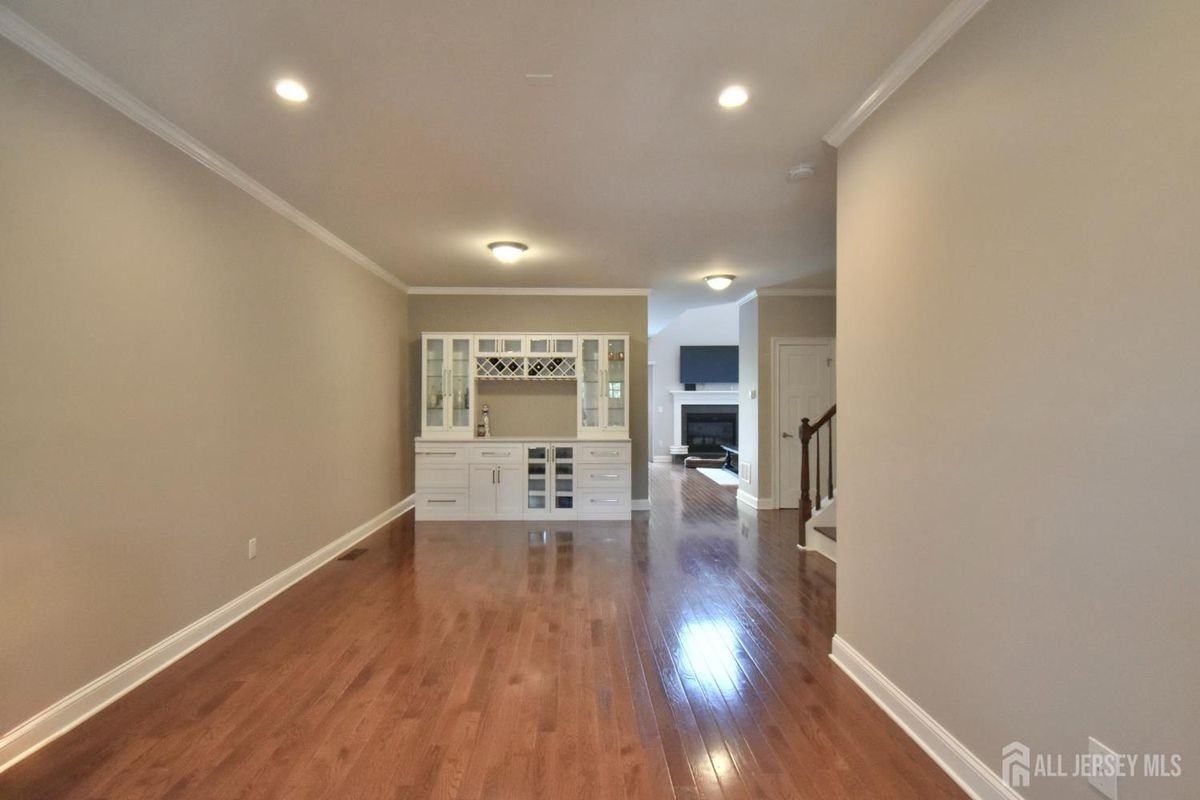 61 Mccormick Ave S - Photo 6 of 26
