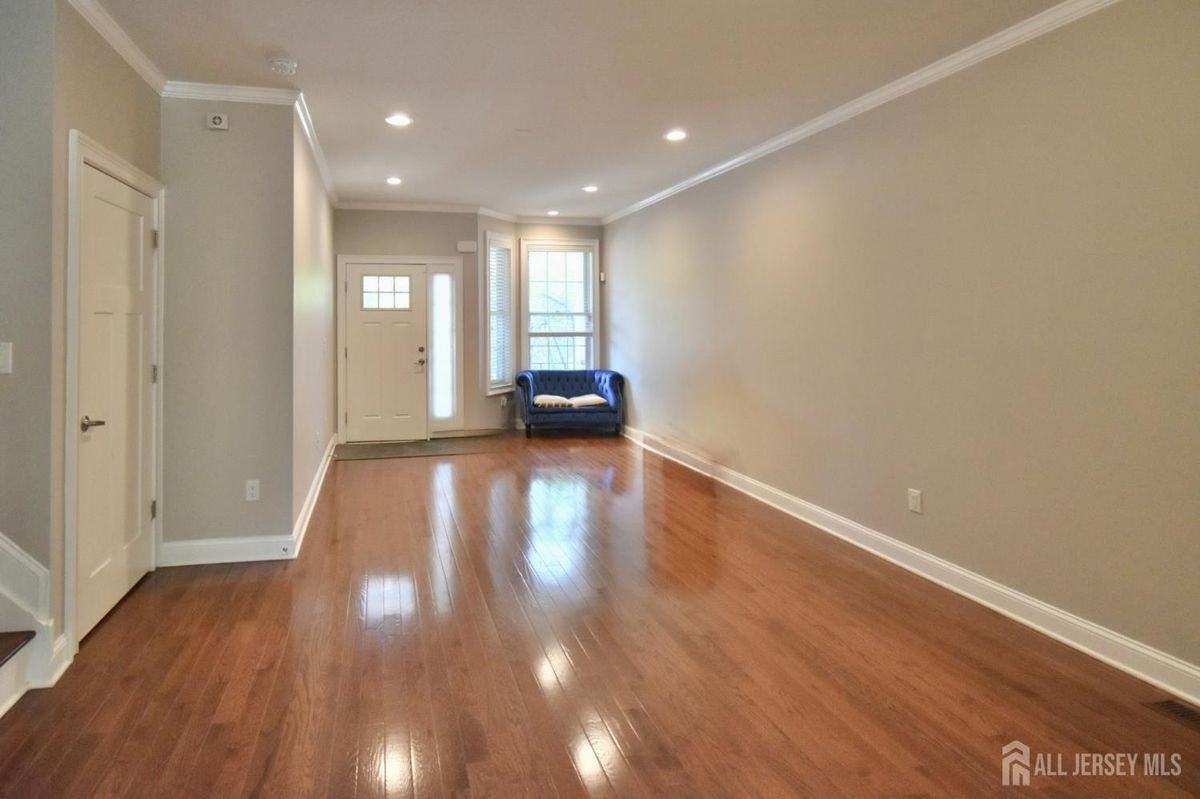 61 Mccormick Ave S - Photo 7 of 26