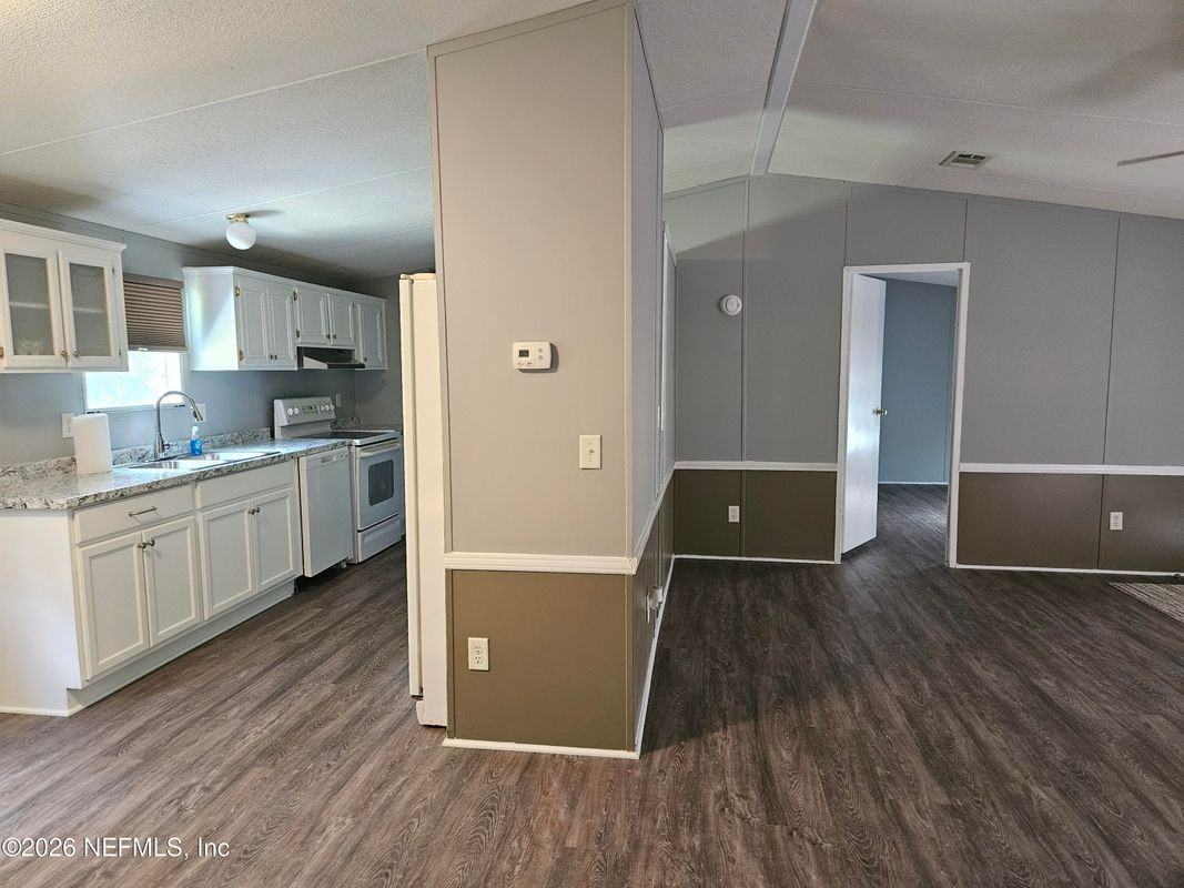 2415 Clover Ave - Photo 6 of 10