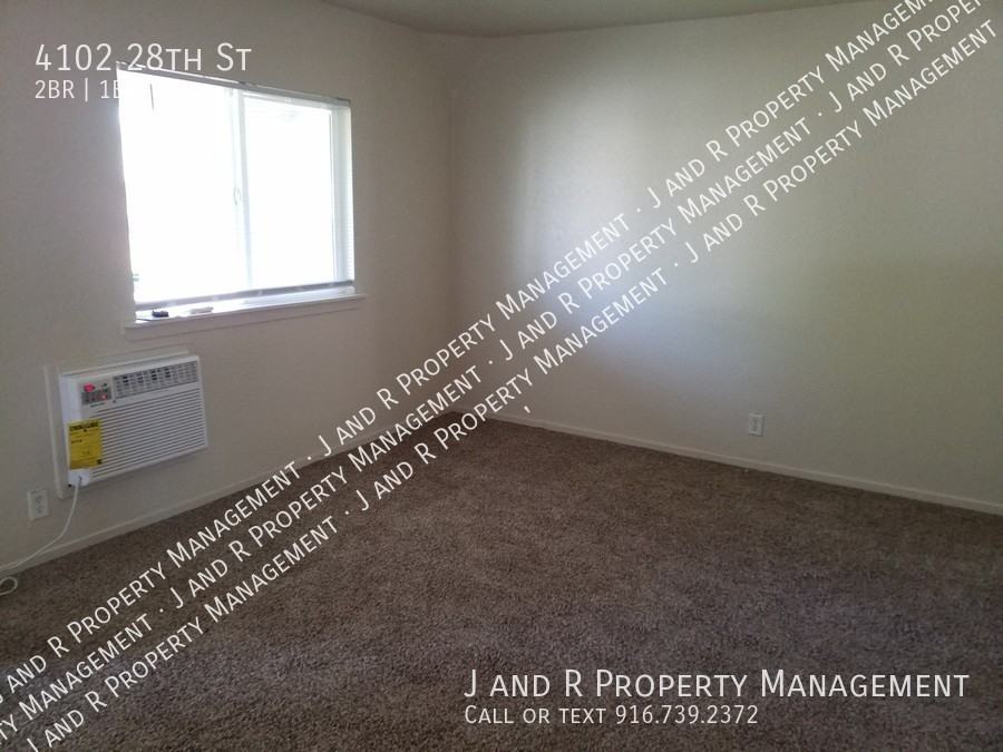 4102 28th St - Photo 7 of 12