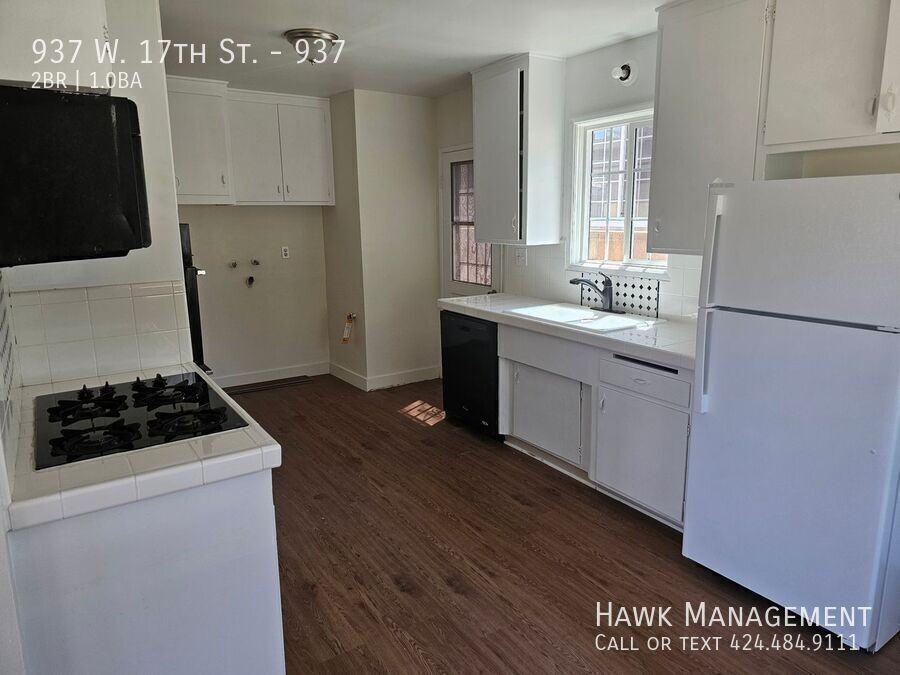 937 W 17th St #937 - Photo 4 of 15