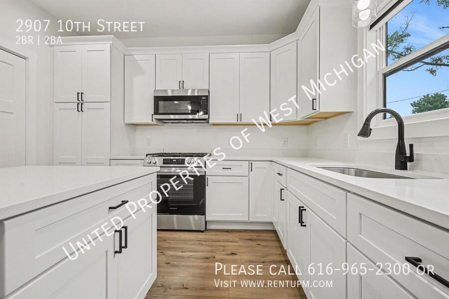 2907 10th St - Photo 2 of 18