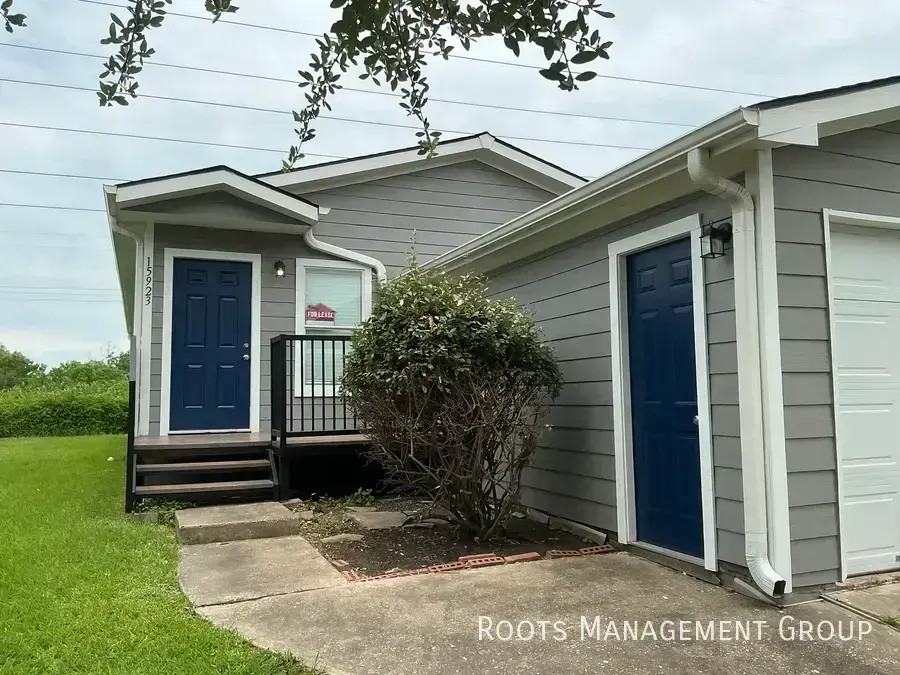 15923 Clarke Springs Dr #15923C - Photo 2 of 34