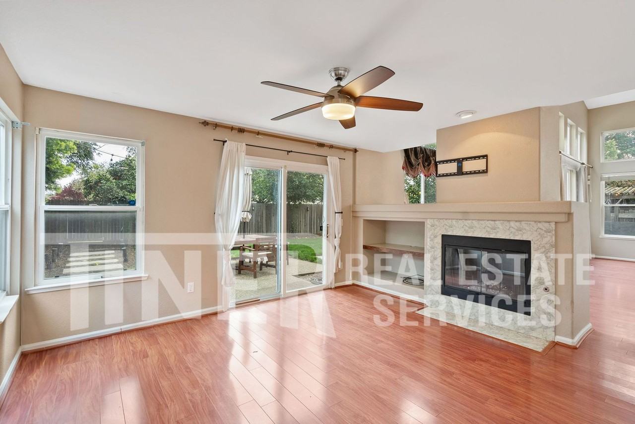 8276 Oakbark Ct - Photo 2 of 26