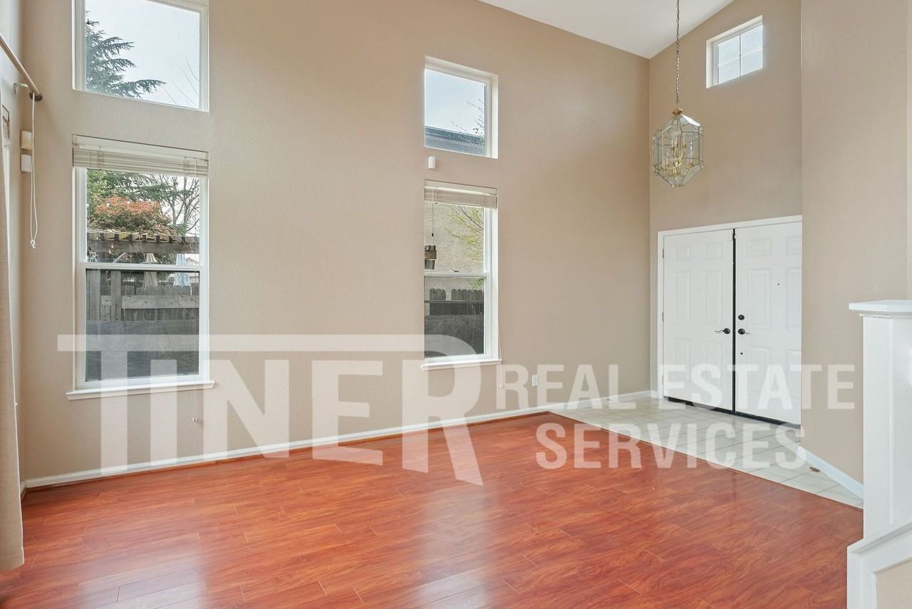 8276 Oakbark Ct - Photo 6 of 26