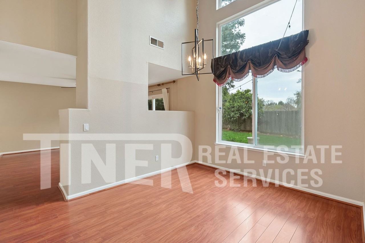 8276 Oakbark Ct - Photo 7 of 26