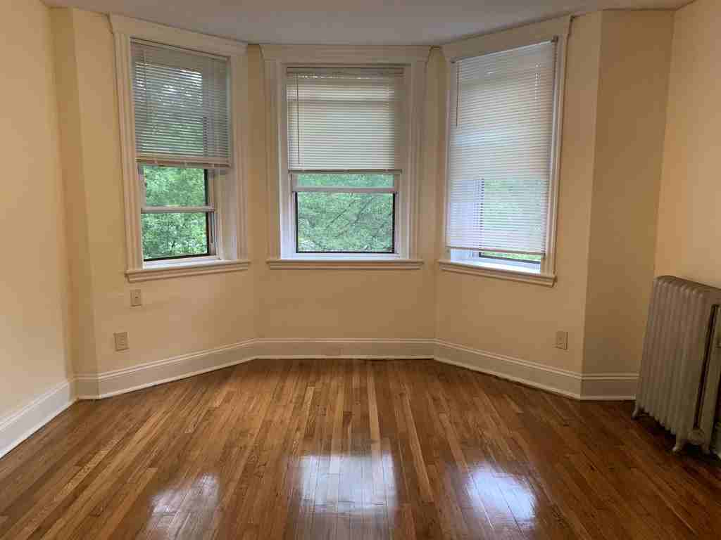 360 Riverway - Photo 7 of 50
