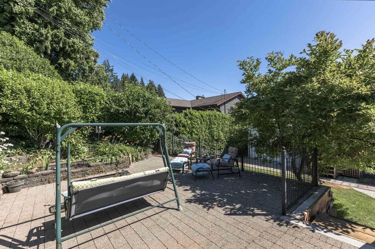 150 Carisbrooke Crescent - Photo 4 of 26